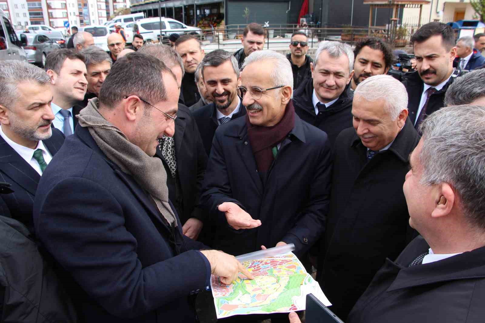 bakan uraloglu samsundan sarpa kadar sehir gecisleri noktasinda akcaabat en yogun gecislerimizin bir tanesi Y8syvB2M