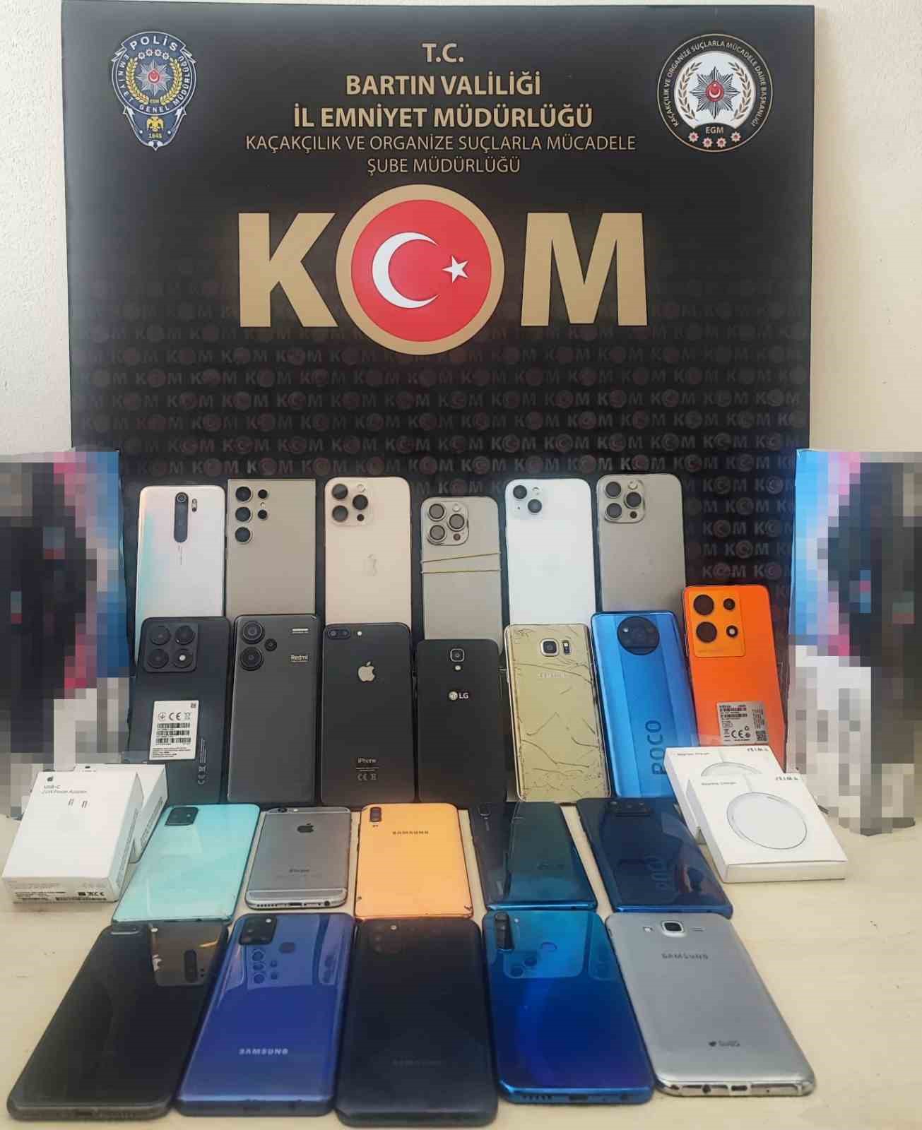bartinda gumruk kacagi cep telefonlari ele gecirildi