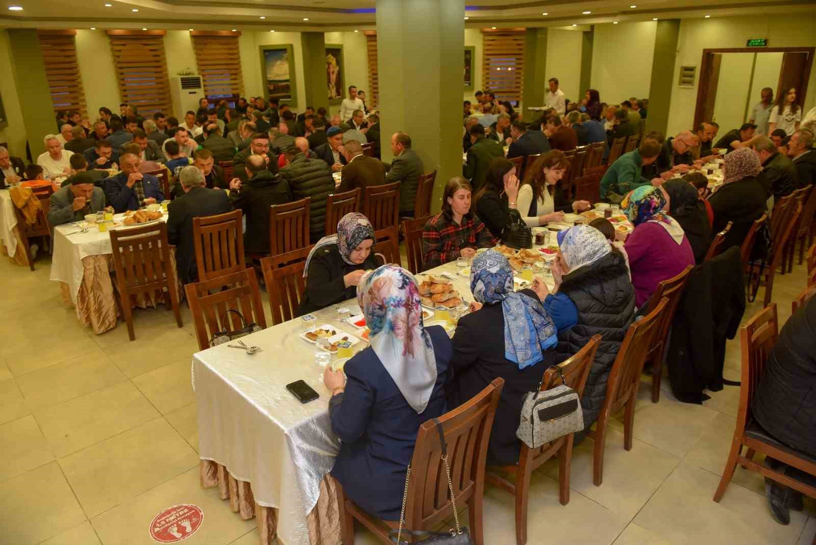 baskan arslan belediye personeliyle iftar programinda bulustu sgqcgzGK