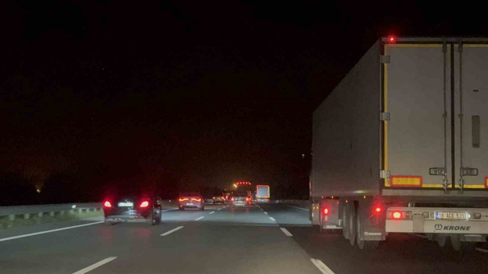 bayram tatilini uzatmak isteyenler yola cikti otoyolda yogunluk olustu N5iXMTPX
