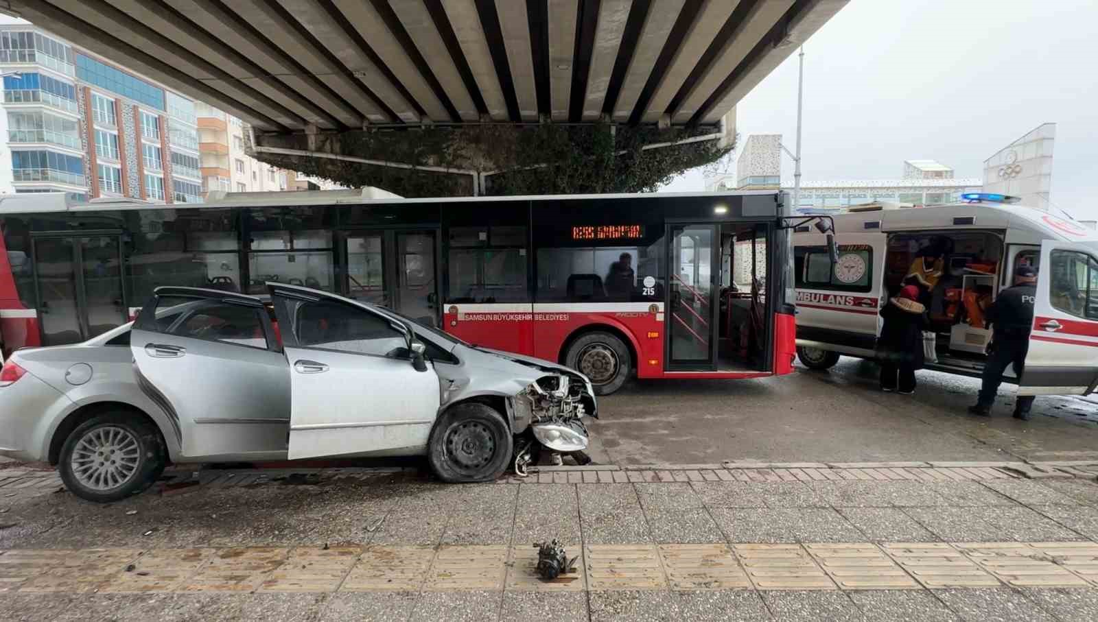 belediye otobusune carpmamak icin manevra yapan otomobil refuje cikti 1 yarali SeTMUWsI