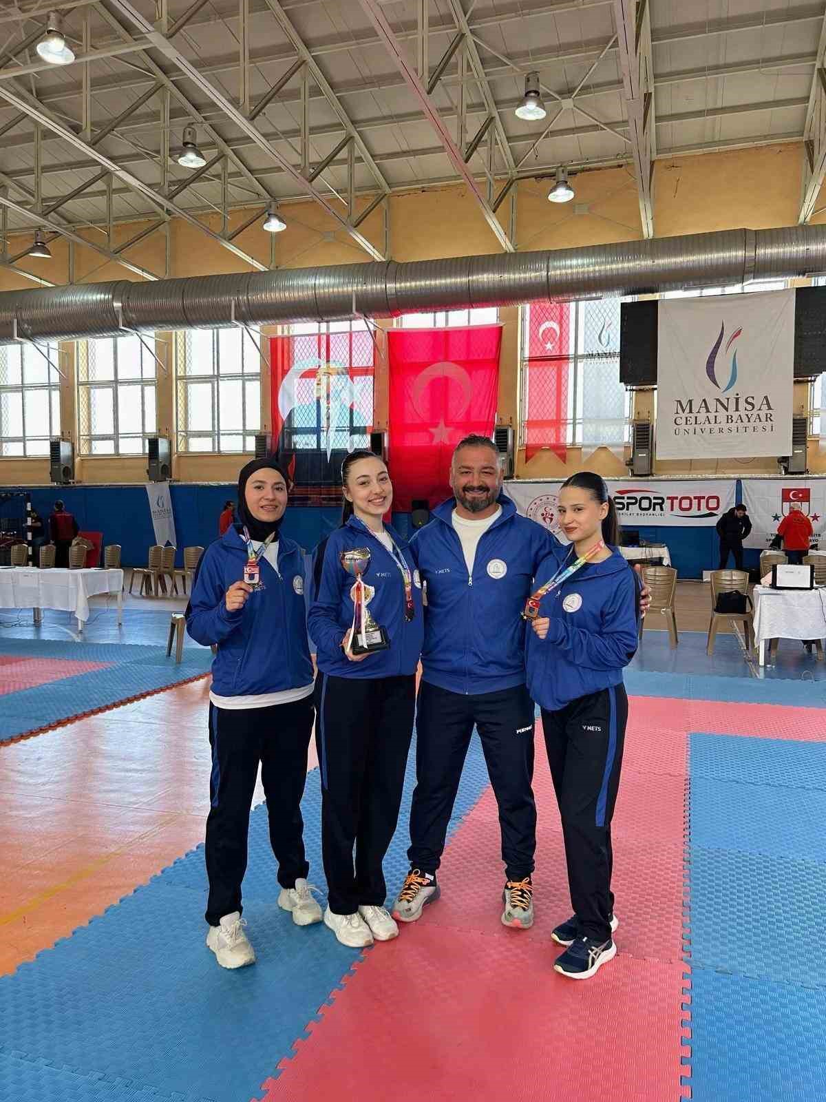 beun kadin kata takimi turkiye 3uncusu oldu jfdft9pF