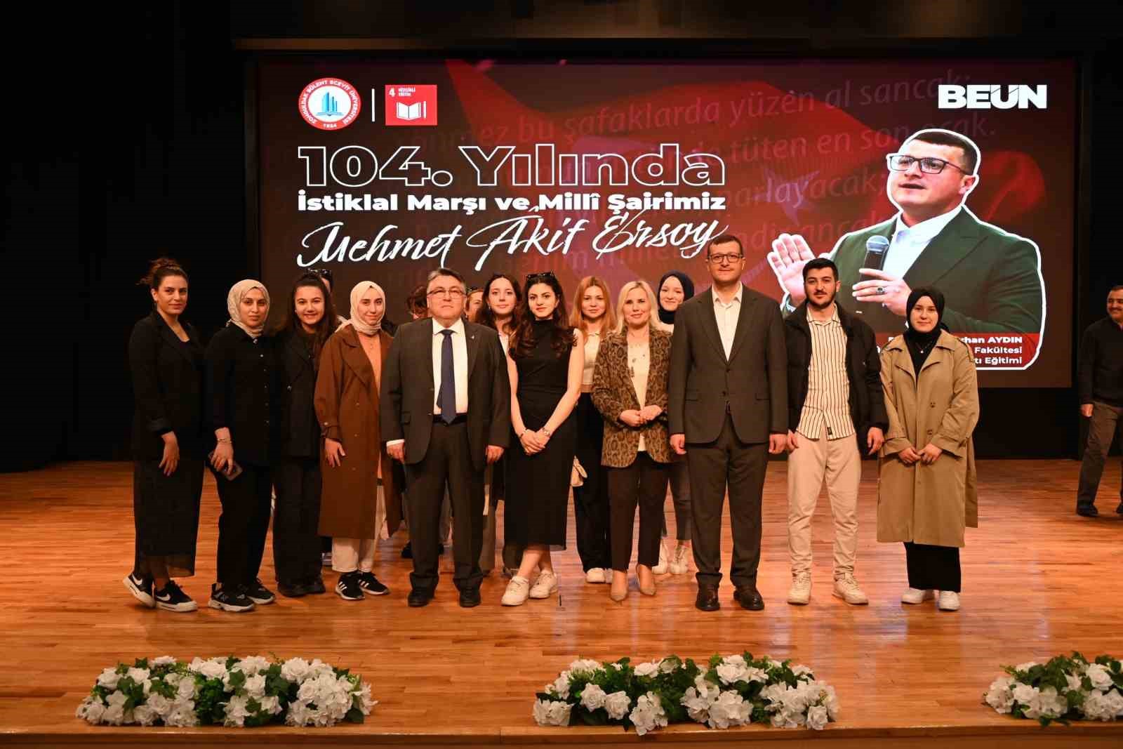 beunda istiklal marsi ve mehmet akif ersoyu anma konferansi duzenlendi 4vQVqpRY