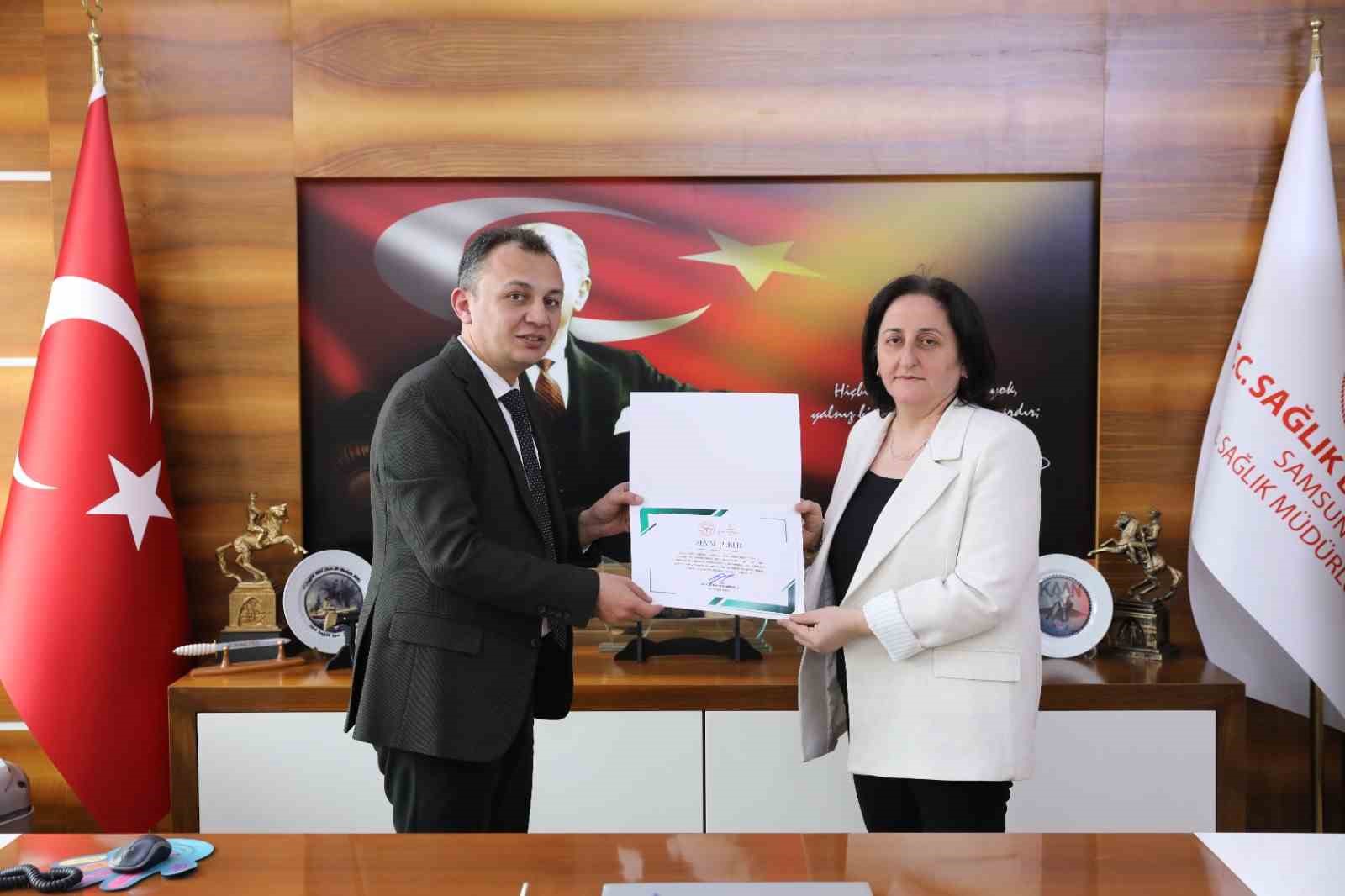 binlerce bebegin dogumunda yardimci olan ebeye saglik bakanligindan tesekkur belgesi hUnGuwZu
