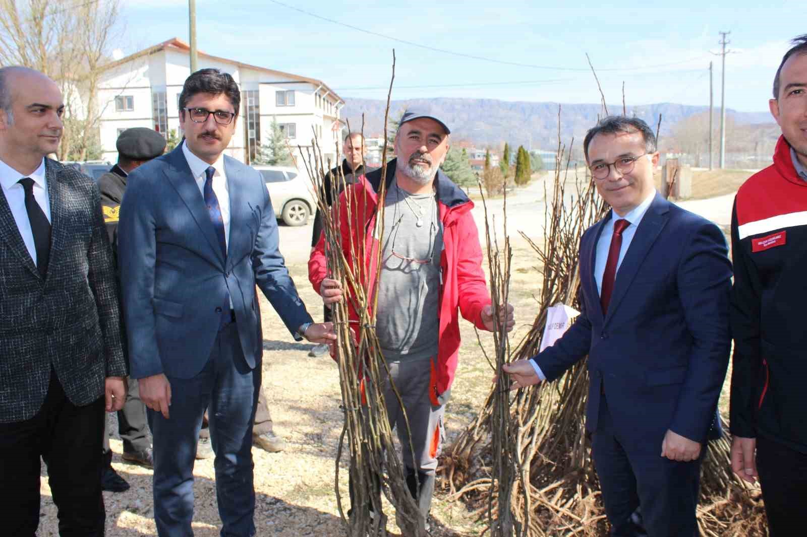 boluda gelecegin fidanlari yesermeye devam edecek rwyS7JD1