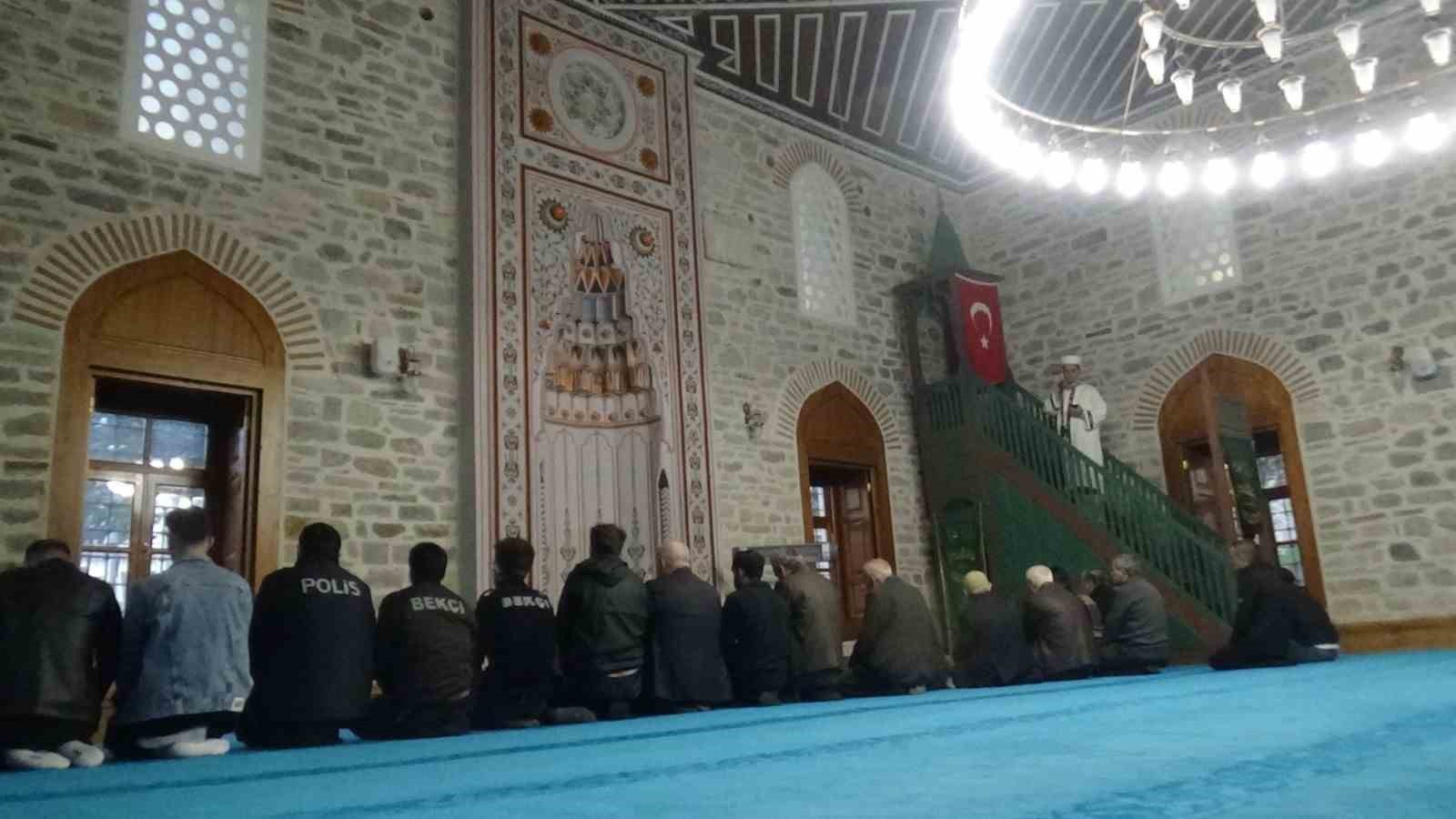 boluda tarihi camide bayramlasma gelenegi