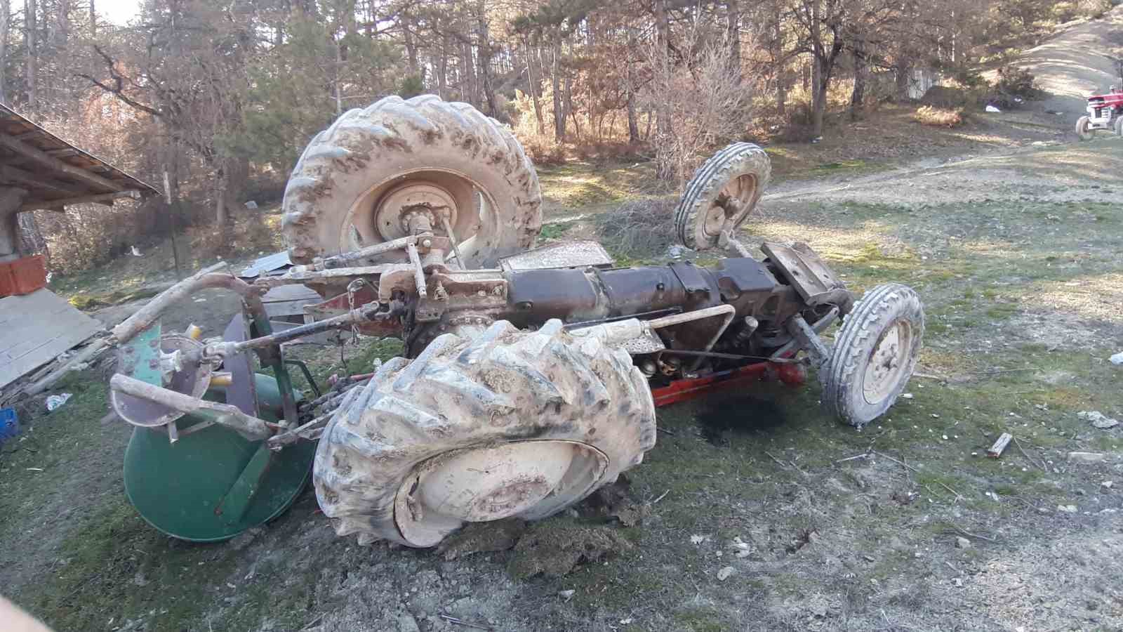 boluda traktor devrildi kadin surucu yaralandi yqmk8TLq