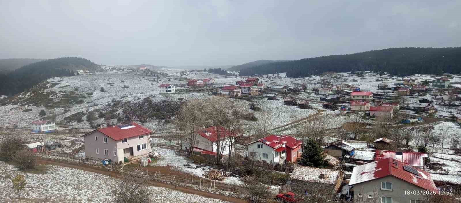 bolunun yuksekleri beyaz ortuyle kaplandi A9b7eKGW