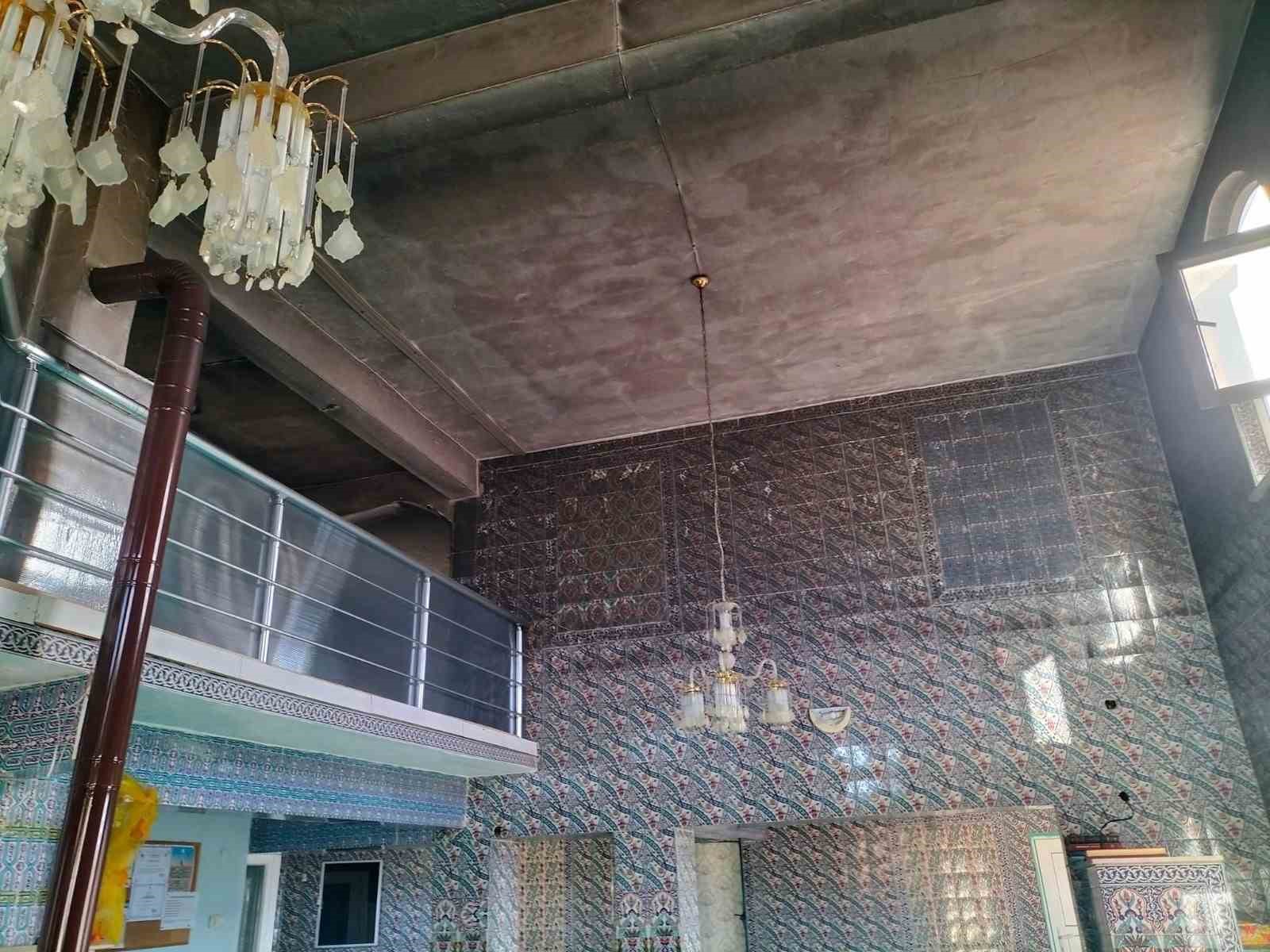 cami de cikan yangin korkuttu piaa1ndk