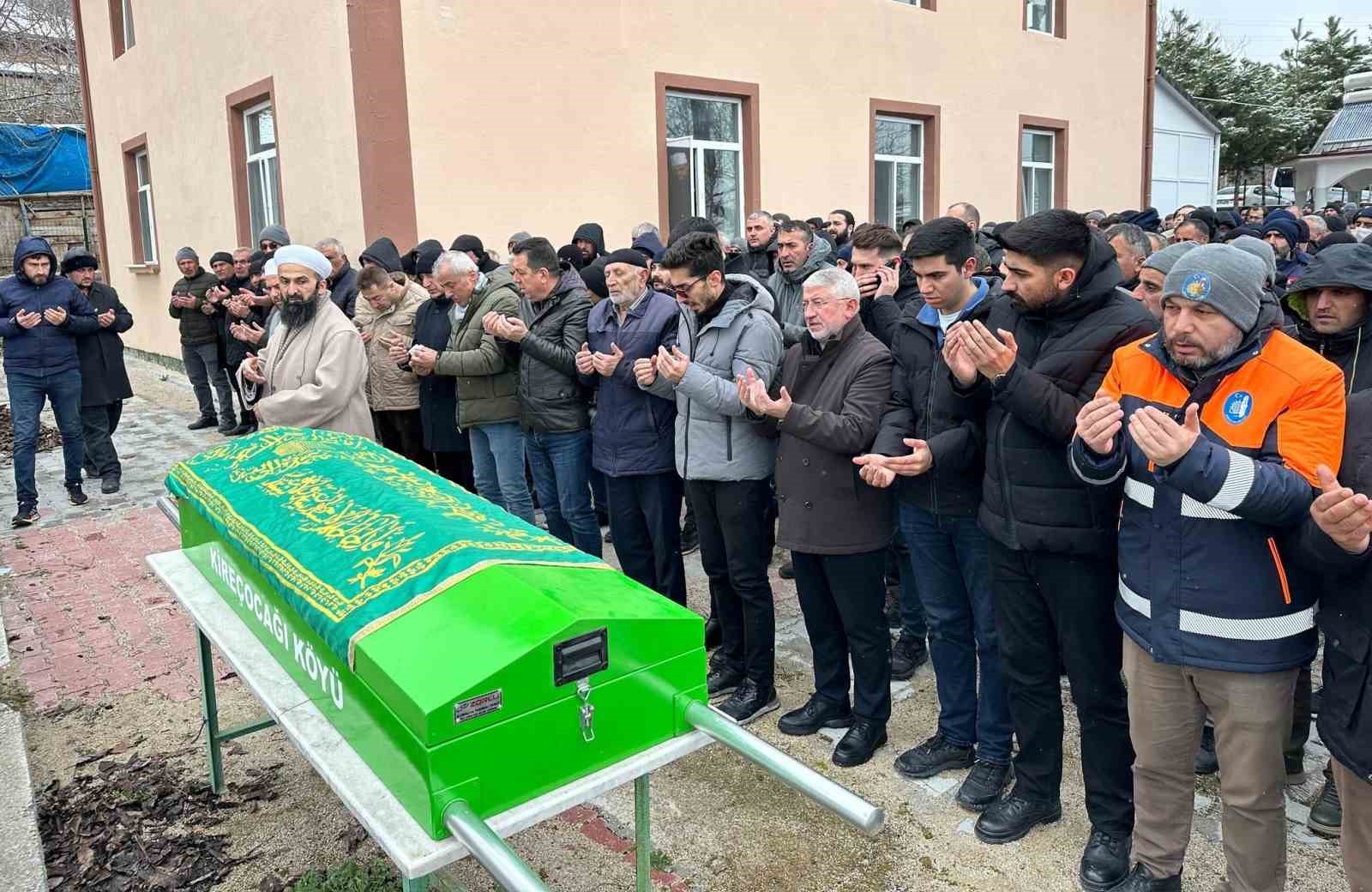 cay icmek icin gittigi kahvehanedeki saldirida olen vatandas son yolculuguna ugurlandi Jv9wG42S