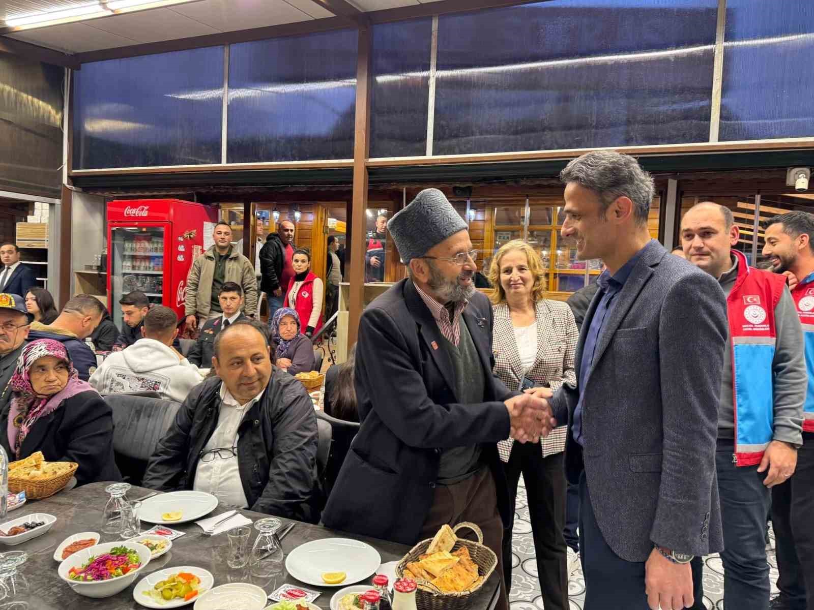 caycuma protokolu sehit yakinlari ve gazilerle iftarda bir araya geldi RJYXC3ZK
