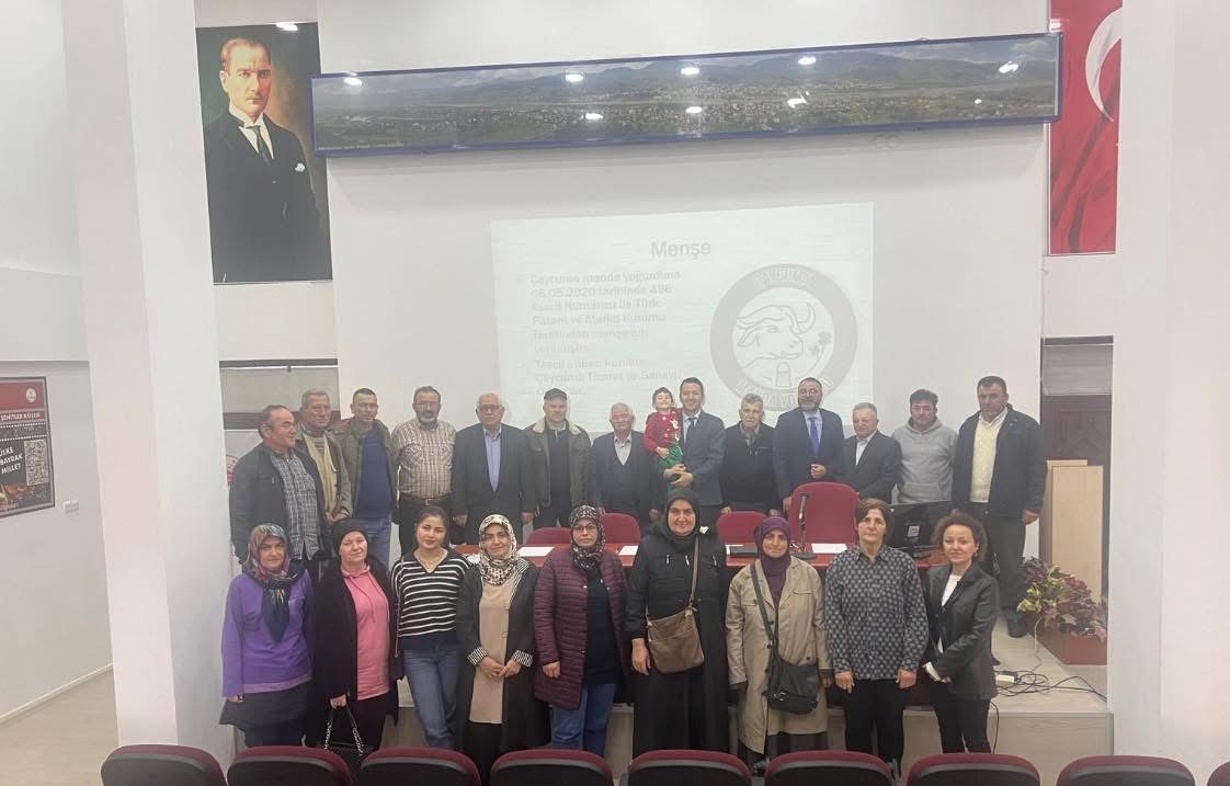 caycumada manda sutu ve urunleri icin egitimler devam ediyor ZE1RY8H9