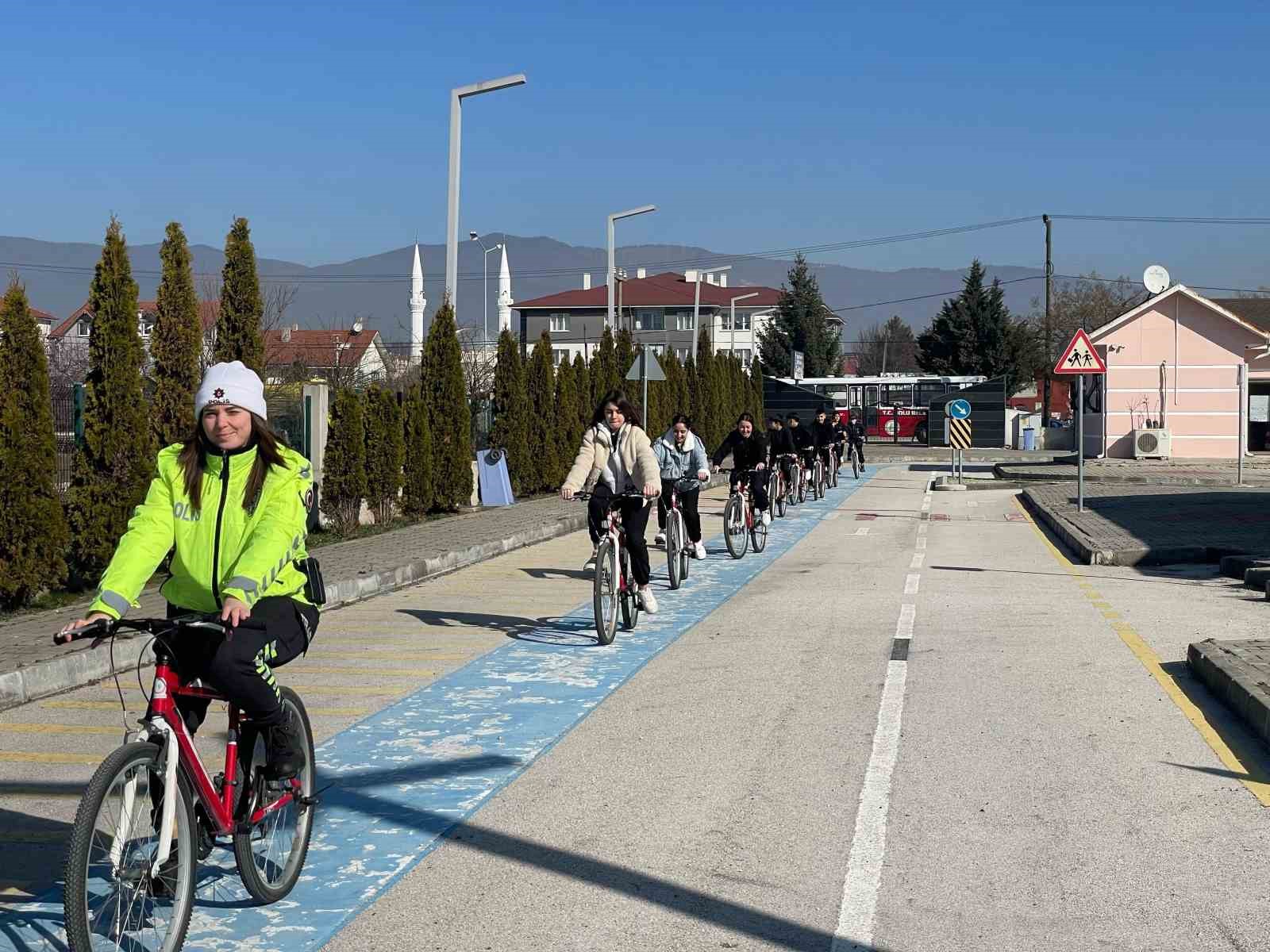 cocuklar trafik kurallarini eglenerek ogreniyor DOXAJgN3