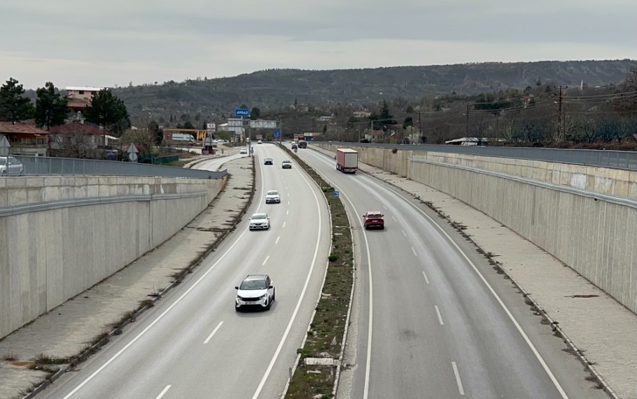 d 100 karayolu kastamonu kesiminde trafik yogunlugu basladi TqbnVemK
