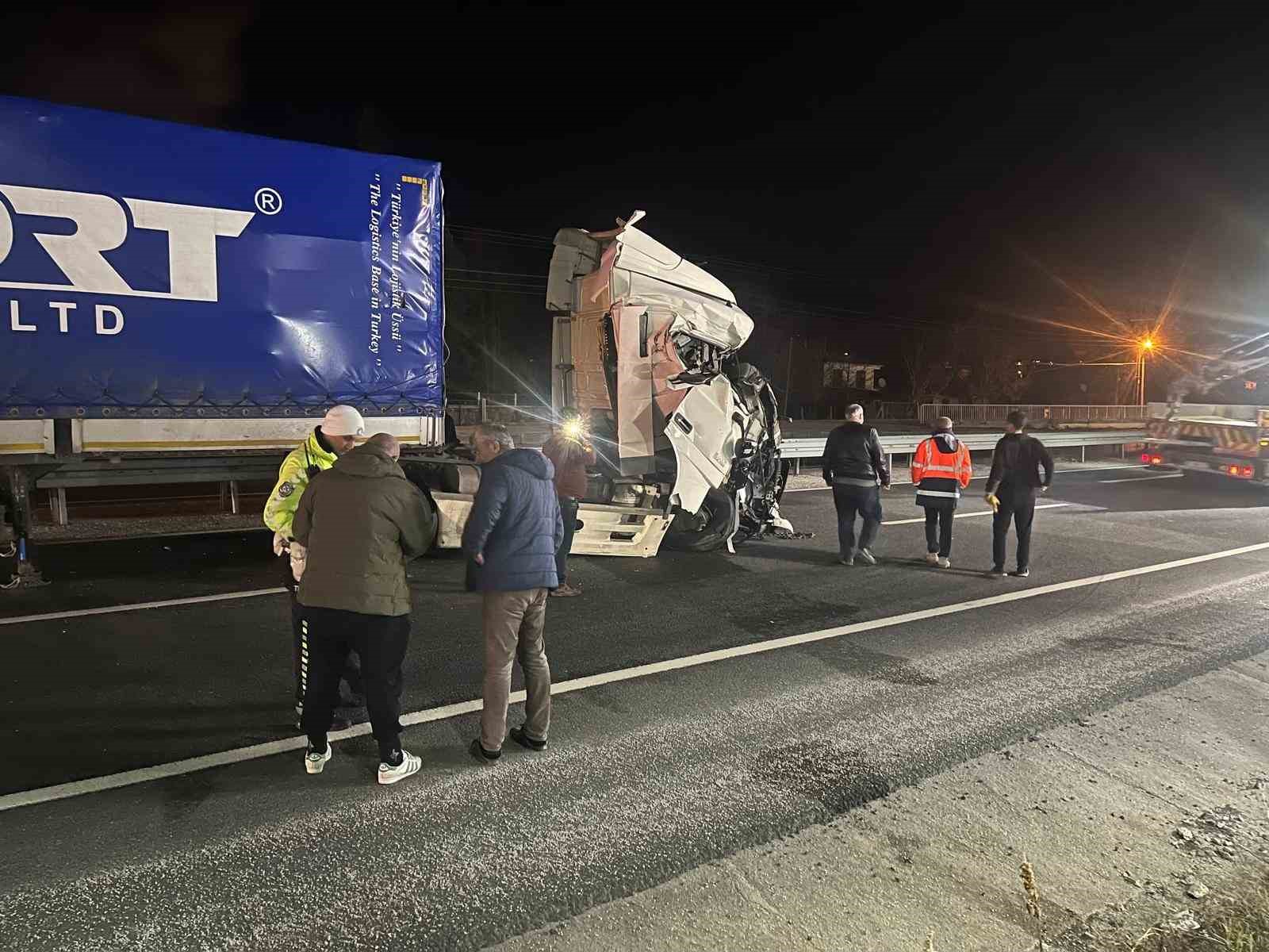 d100da iki tir carpisti 1 yarali 77VOJKVO