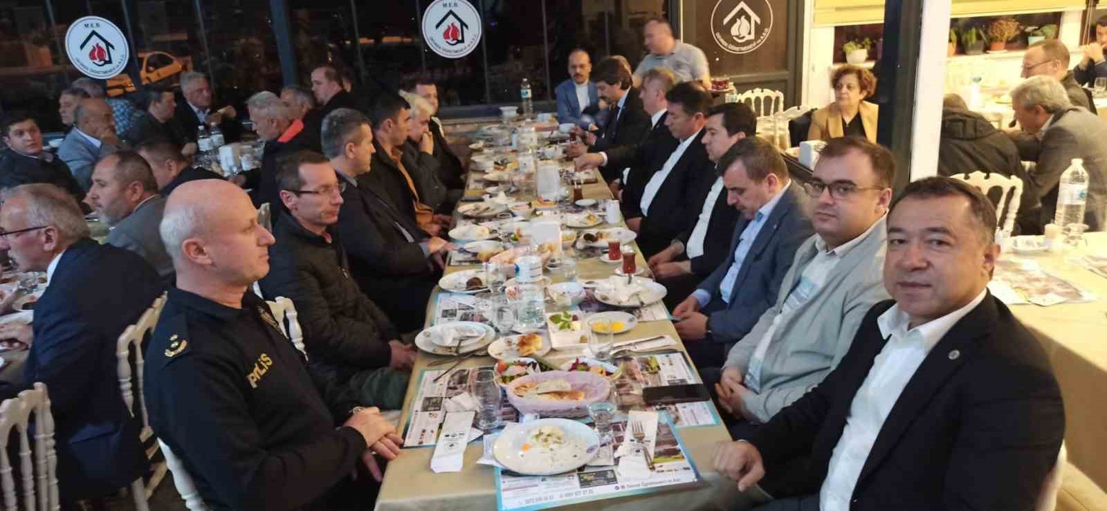 devrekli muhtarlar iftar yemeginde bir araya geldiler QcsDdKVX