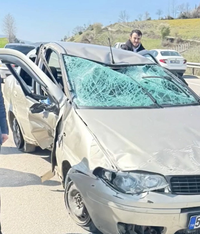 direksiyon basinda rahatsizlaninca bariyerlere carparak durabildi H2KLDc54