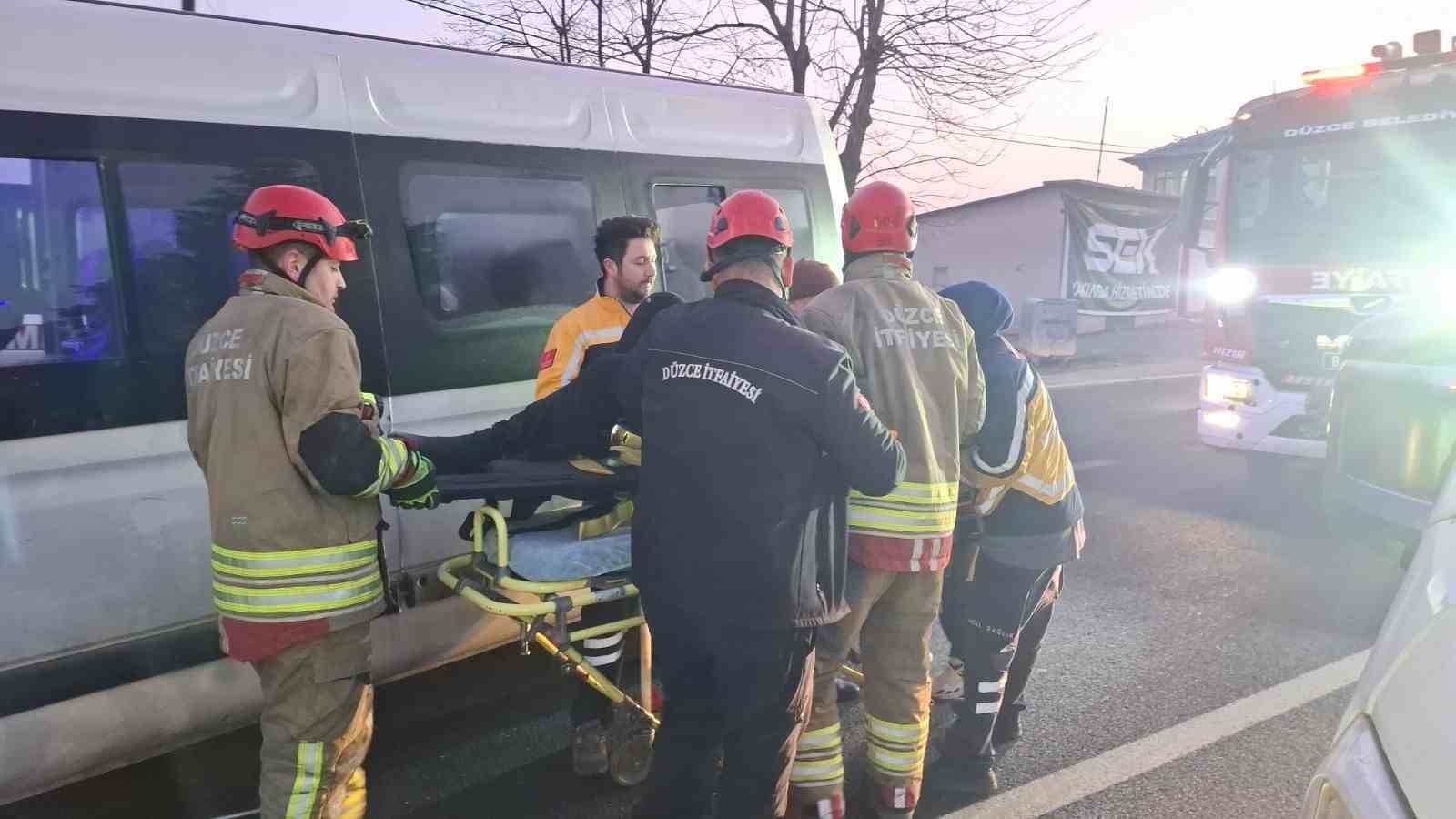 duzcede kazalarda 2 kisi oldu 139 kisi yaralandi BeYCn9mO