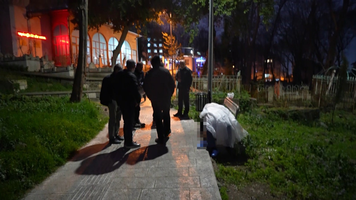 ecel mezarlikta yakaladi