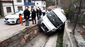 el frenini cekmeyi unuttu ogrenci servisi kanala dustu Ujfrtaae