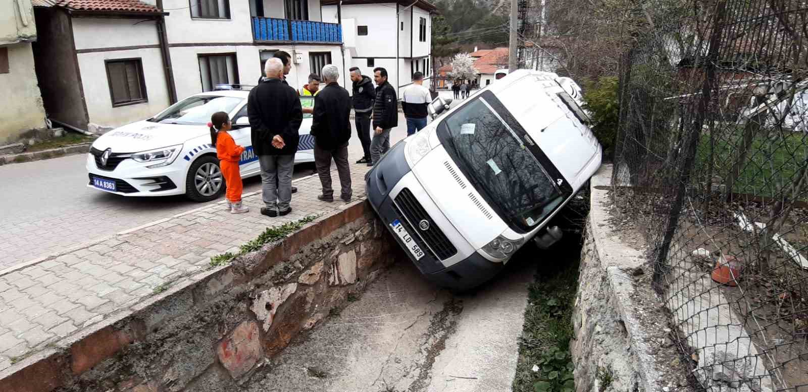 el frenini cekmeyi unuttu ogrenci servisi kanala dustu Ujfrtaae