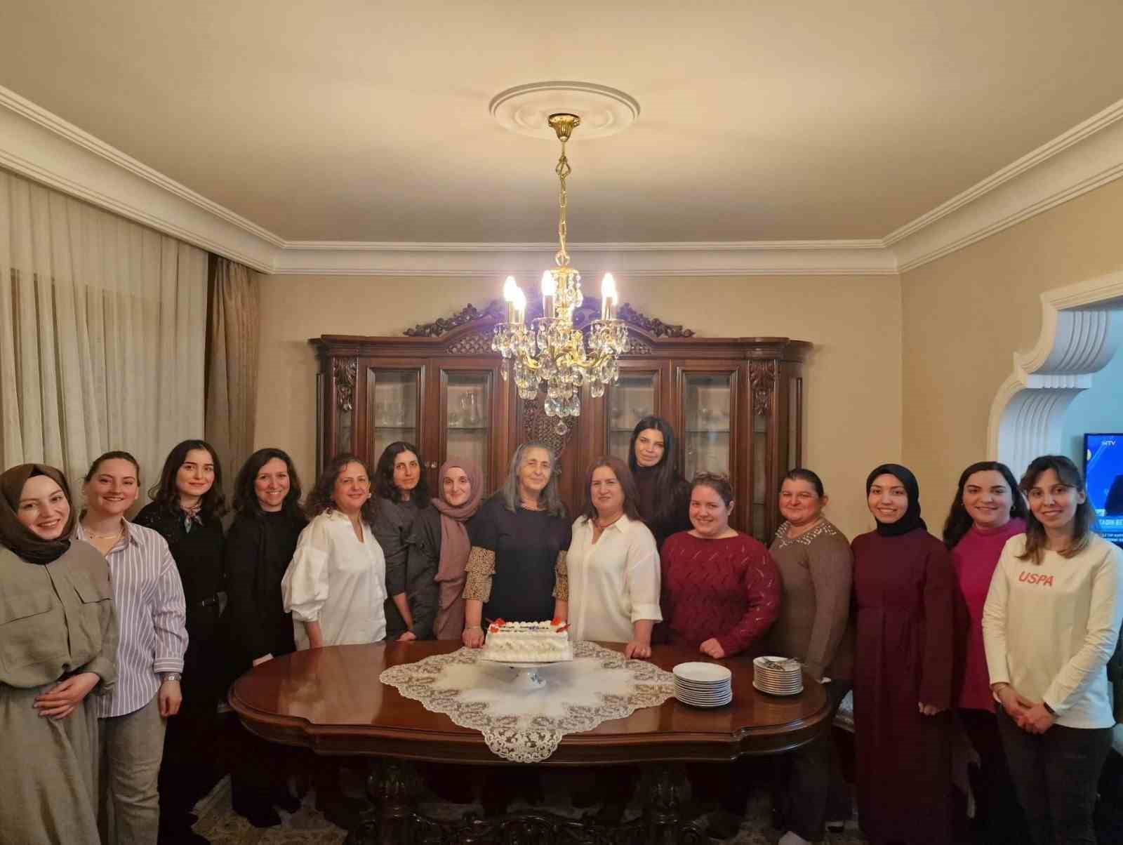 emekli ogretmen ve hayirsevere kadinlar gununde anlamli ziyaret