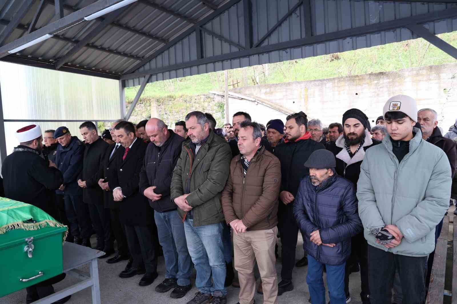 hayatini kaybeden sehit annesi son yolculuguna ugurlandi 8krUdJLk