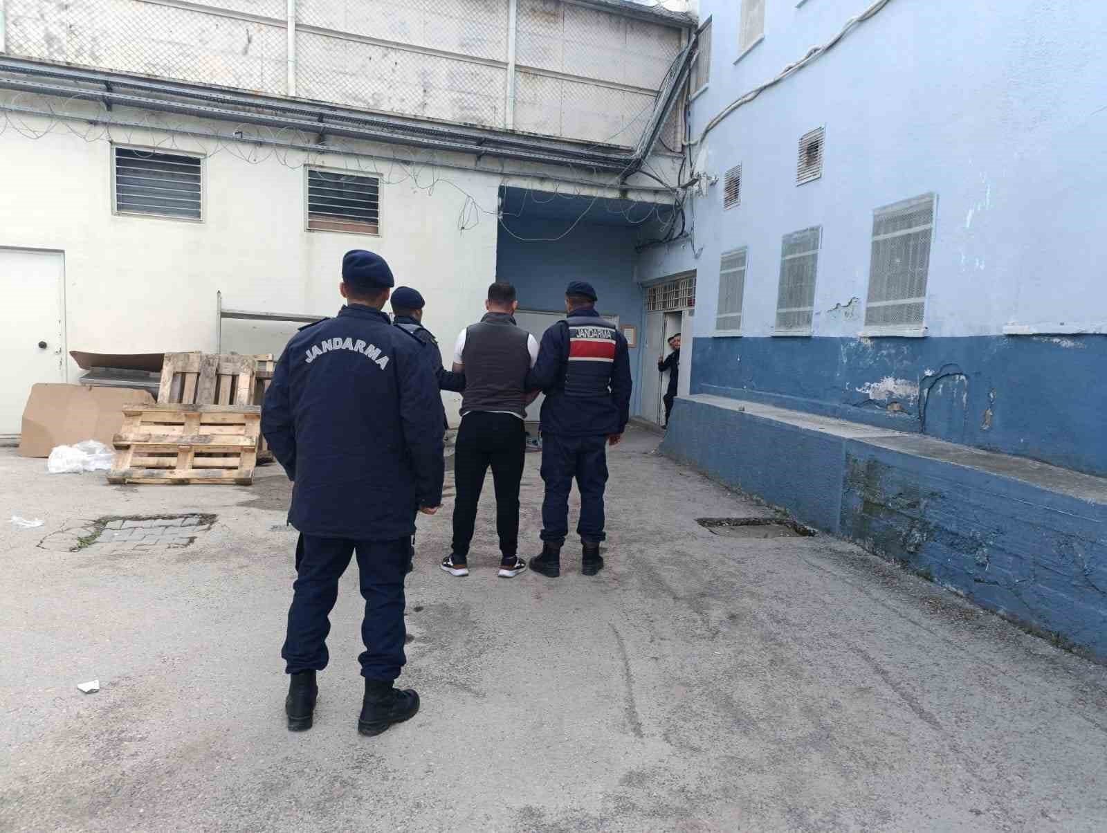 hirsizlik sucundan 17 yil hapis cezasiyla aranan sahis yakalandi mrtQdqrF