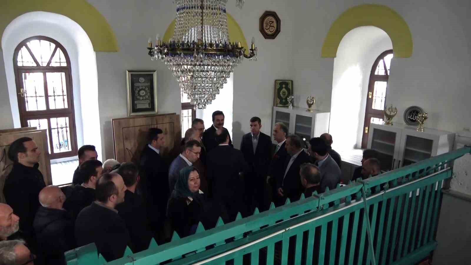 ilk kadin divan sairi mihri hatunun tespit edilen mezar yerine sanduka yerlestirildi U9Y5rdV1