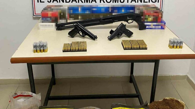 jandarma kacak silah ve tutun urunleri ele gecirdi MmVmqI9U