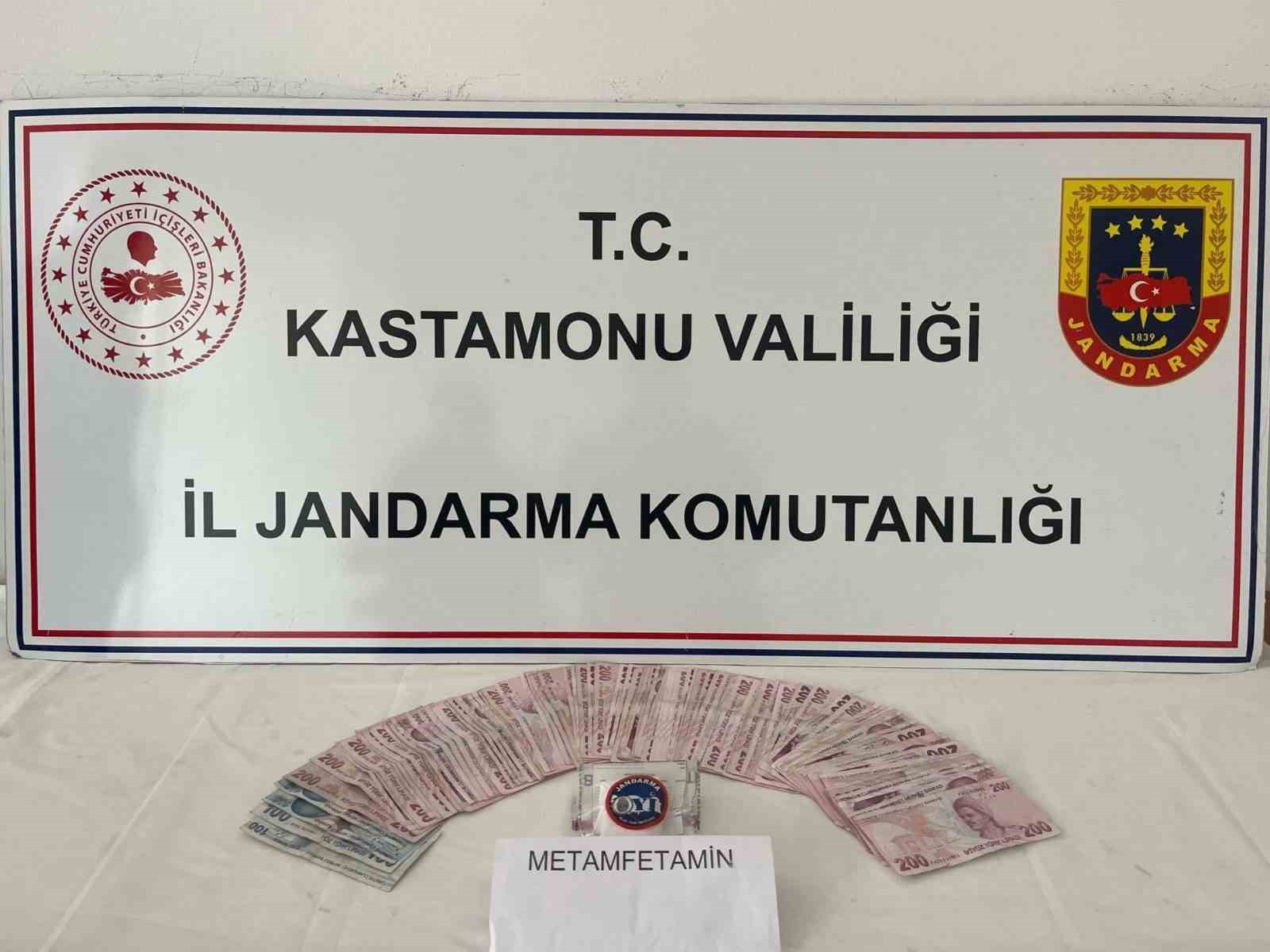 jandarmadan uyusturucu operasyonu 2 tutuklama iubTJwy6