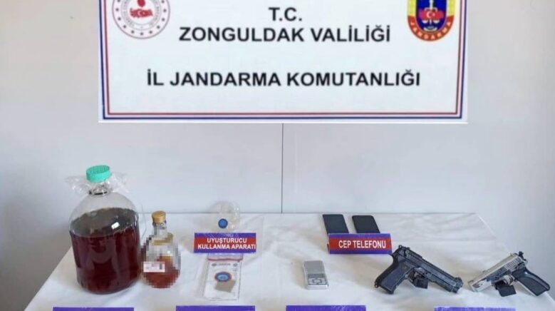 jandarmanin operasyonunda uyusturucu sahte icki ve silah ele gecirildi wATd3BkH