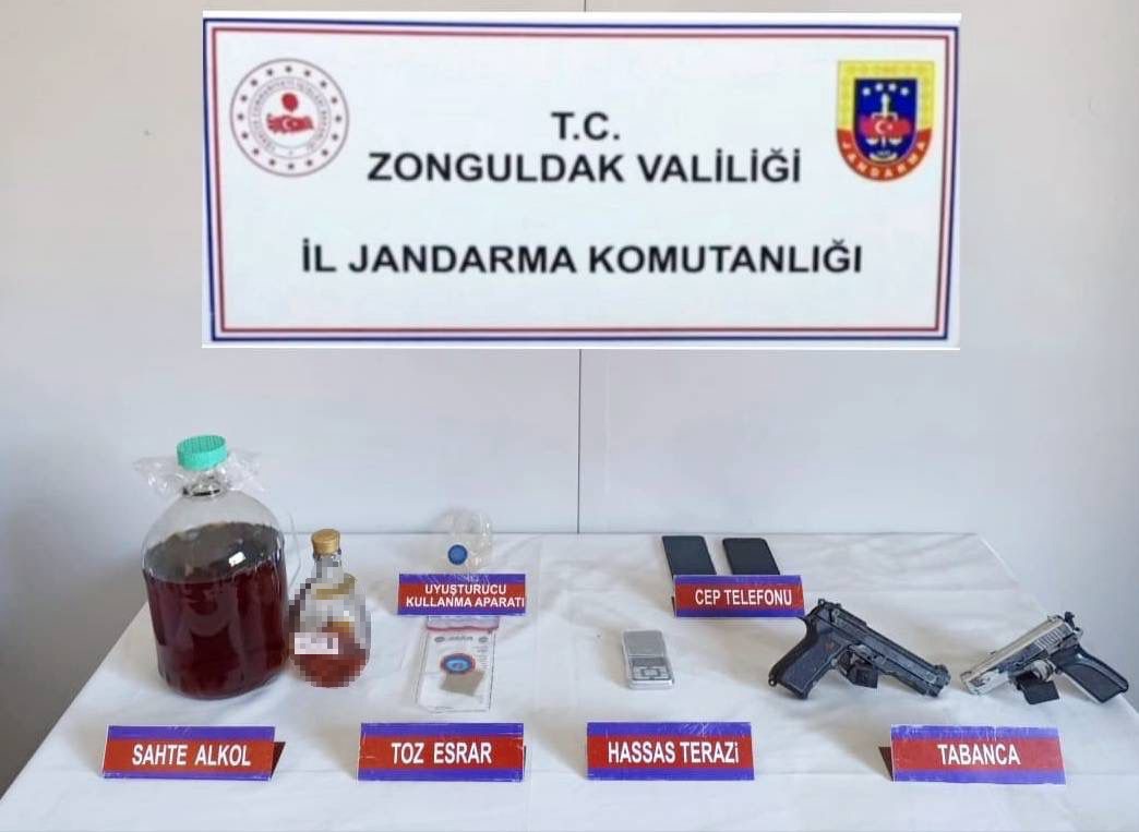 jandarmanin operasyonunda uyusturucu sahte icki ve silah ele gecirildi wATd3BkH