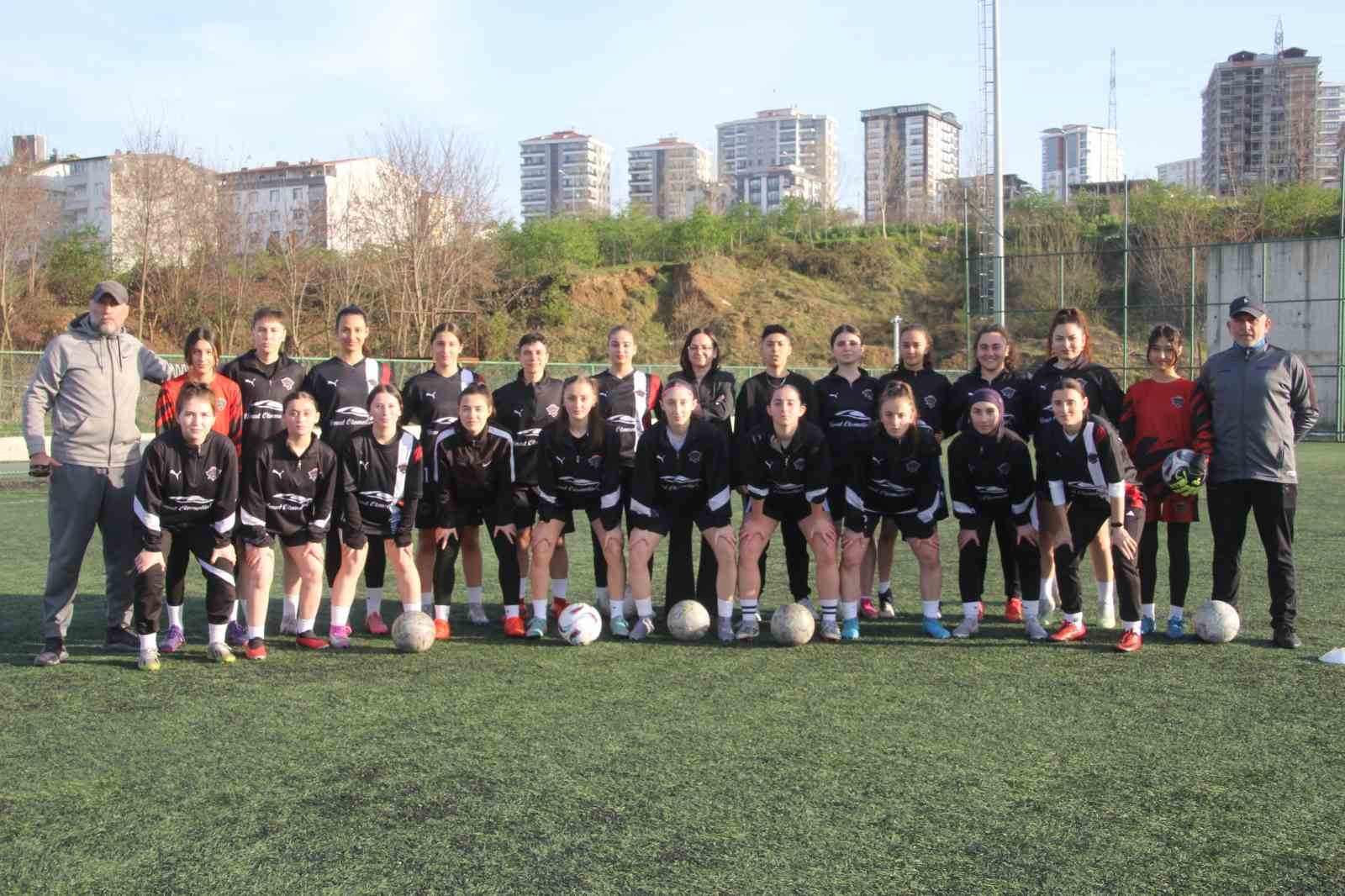 kadin futbolcular hic gol yemeden 2 lig hedefine kosuyor wQ4OfCGC
