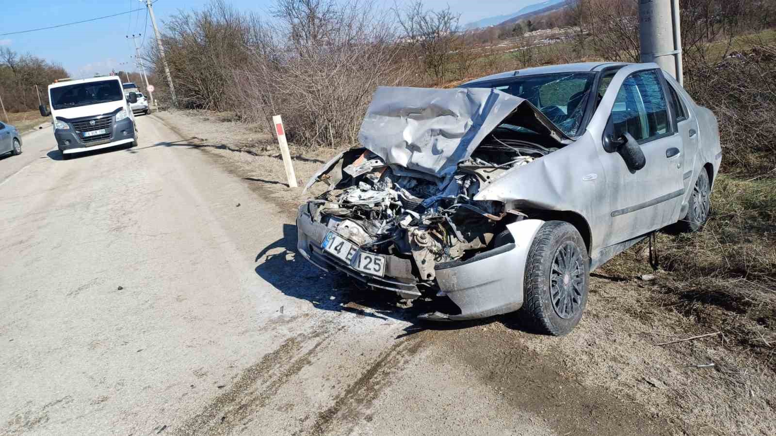 kamyonetle otomobilin carpistigi kazada baba ve oglu yaralandi fMpZpqqp