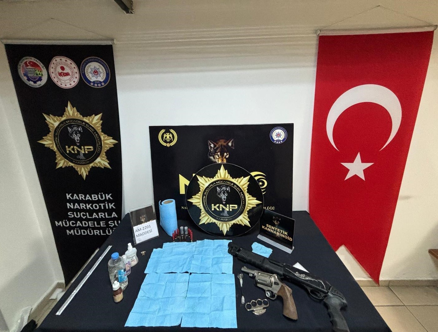karabukte uyusturucu operasyonunda 1 tutuklama UHyOTIvJ