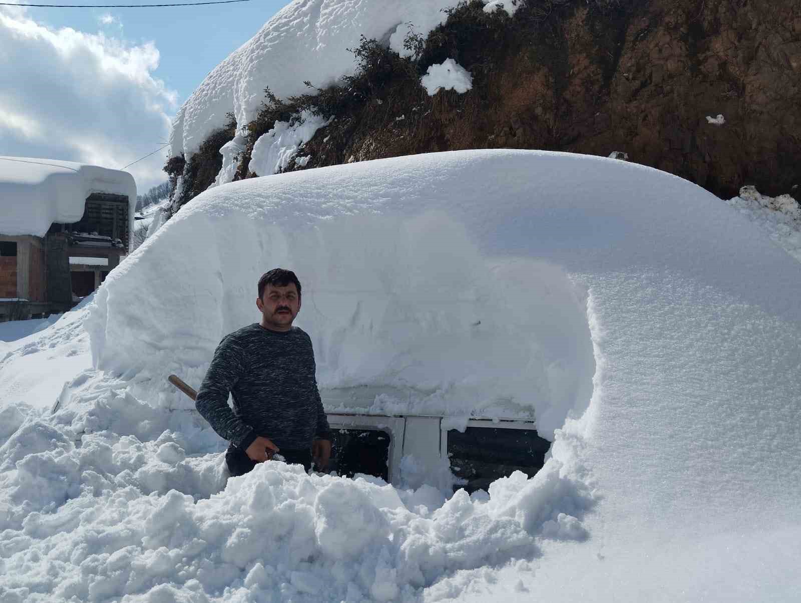 karla kapli bahcesinde arabasini bulmak icin saatlerce ugrasti wV5BPEq7