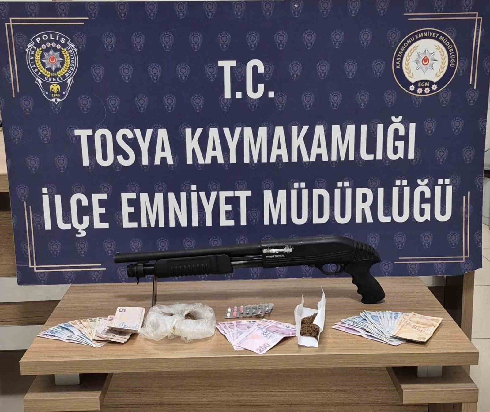 kastamonuda bir evde yapilan aramada uyusturucu yakalandi ICLqGwH4