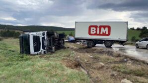 kastamonuda devrilen kamyondaki 1 kisi yaralandi V3XuYgtK