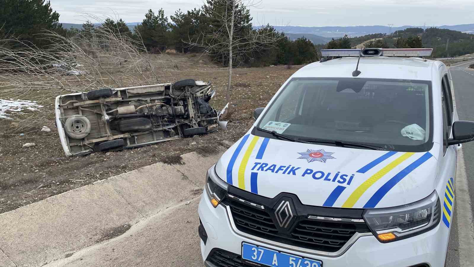 kastamonuda devrilen minibusteki 3 kisi yaralandi VFi9JTMY