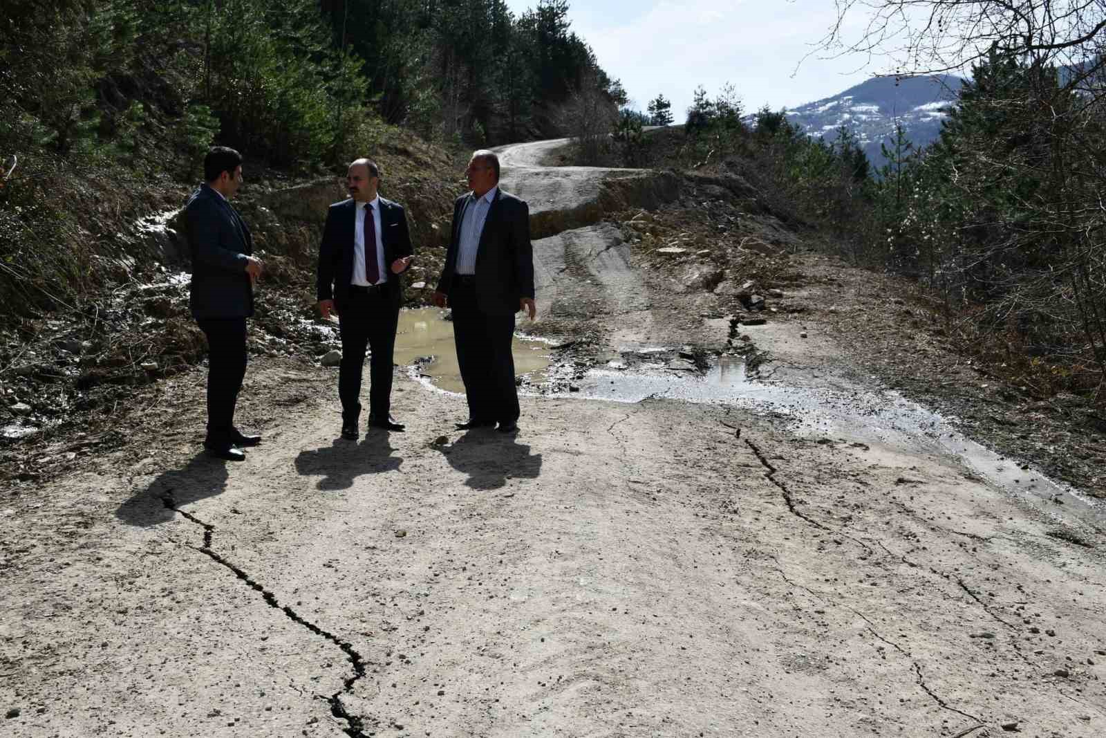 kastamonuda heyelan sebebiyle yol 4 metre kaydi mq76Z5Yw