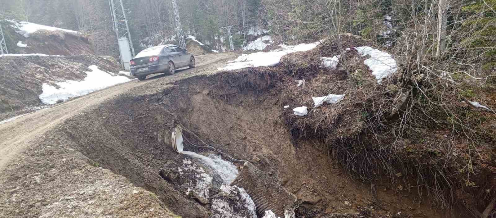 kastamonuda heyelan sebebiyle yol coktu 7G4DT76k