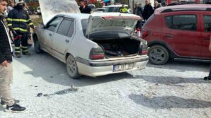 kastamonuda park halindeki otomobil yandi f5gVCfL6