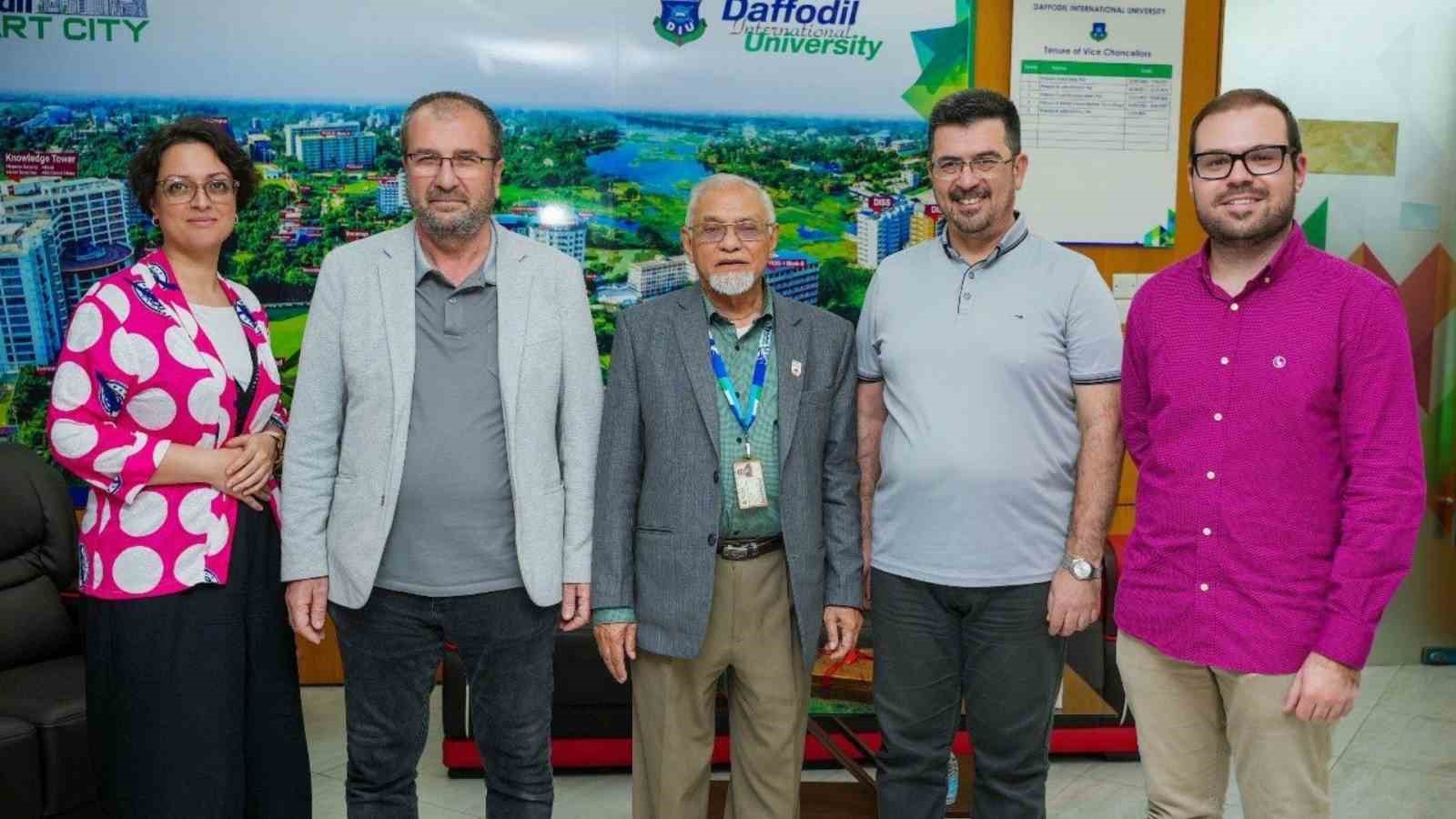kbu rektor yardimcilari bangladeste akademik is birliklerini guclendirdi JXVcg6Ka