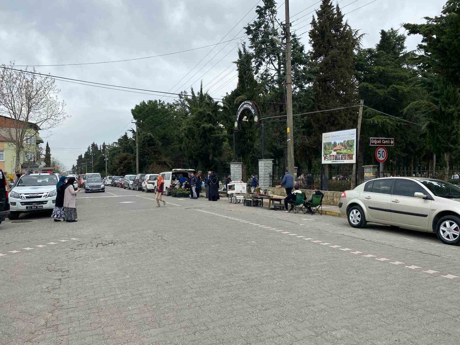 mezarlikta silahli saldiri 4 yarali NwP8cVtc
