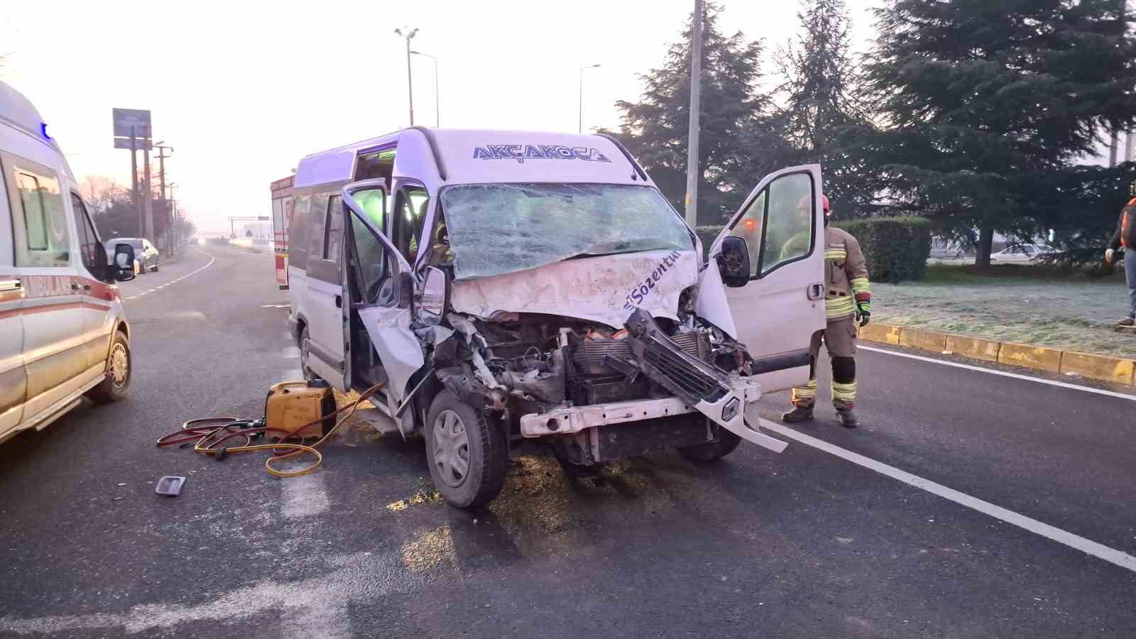 minibus tira arkadan carpti 1 yarali
