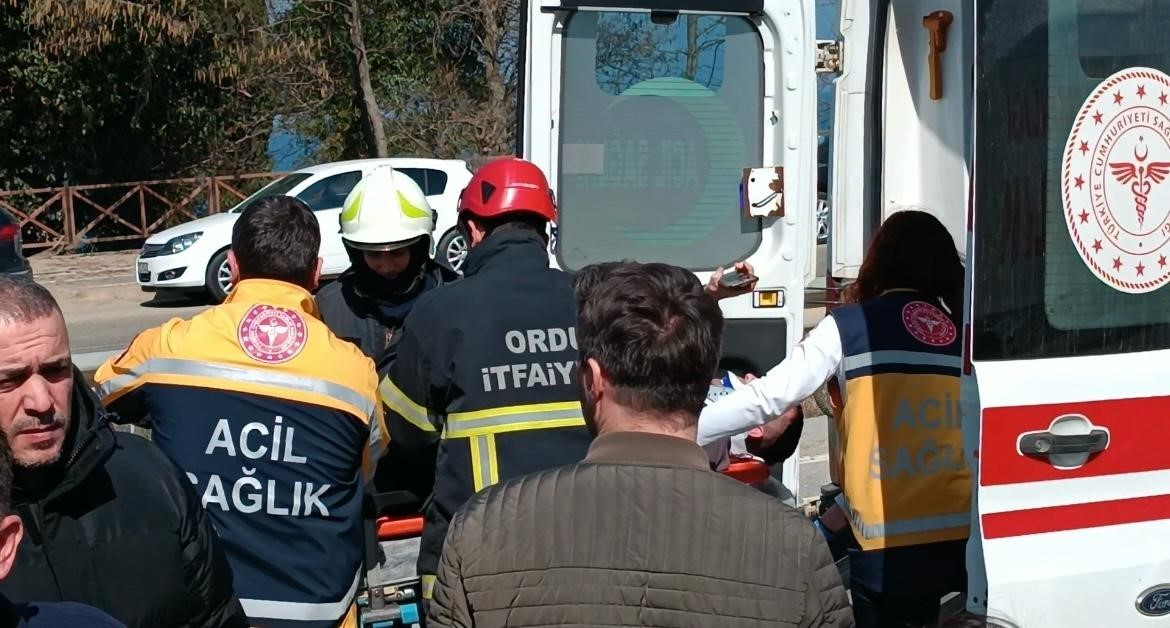 orduda cocuk futbolculari tasiyan minibus kaza yapti 7 yarali iqN8vPRE