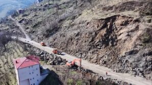 orduda heyelan nedeniyle kapanan yol kontrollu olarak ulasima acildi 3P2BjlOH