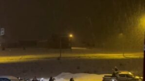 pikabin arkasina bagladiklari lastiklerle kar ustunde tum ilceyi turladilar gPPniaZG