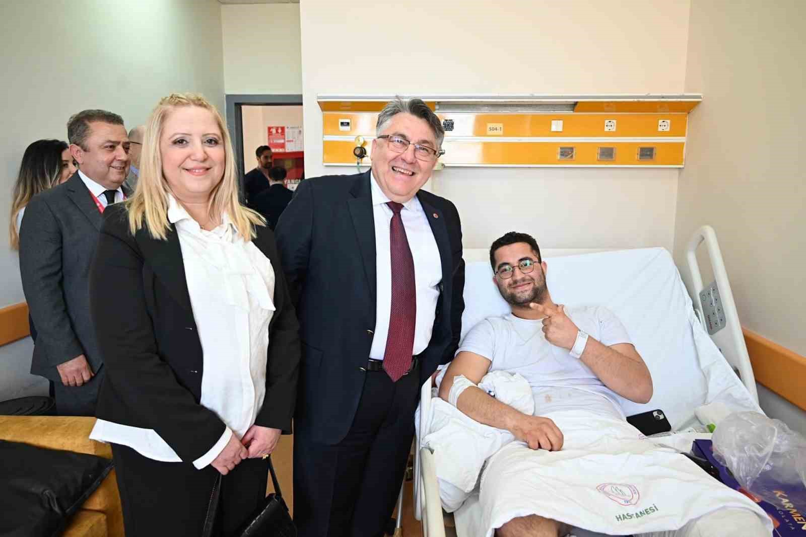rektor ozolcerden beun hastanesine bayram ziyareti qlQeYa9n